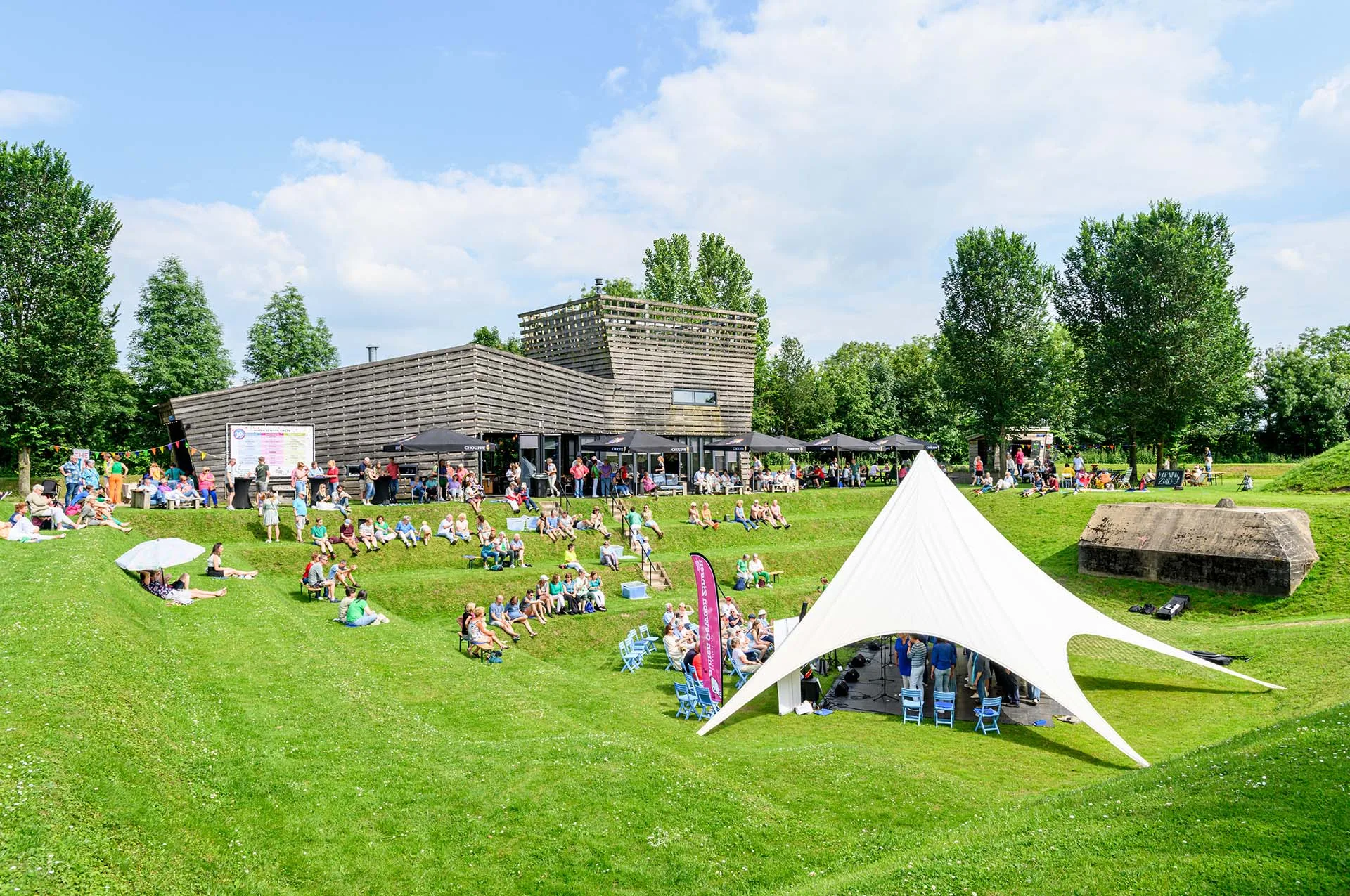 Performance at old fortification of Werk aan het Spoel.